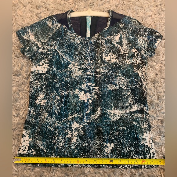 Lululemon Seek The Heat Short Sleeve top
Wildwood White Multi/Nocturnal Teal - Picture 10 of 11